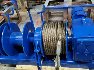 Draadankerlier met elektrische automatische ankerval